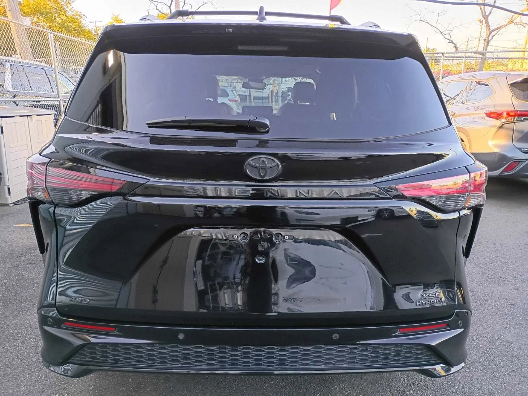 Used 2022 Toyota Sienna XSE AWD/4WD image 7