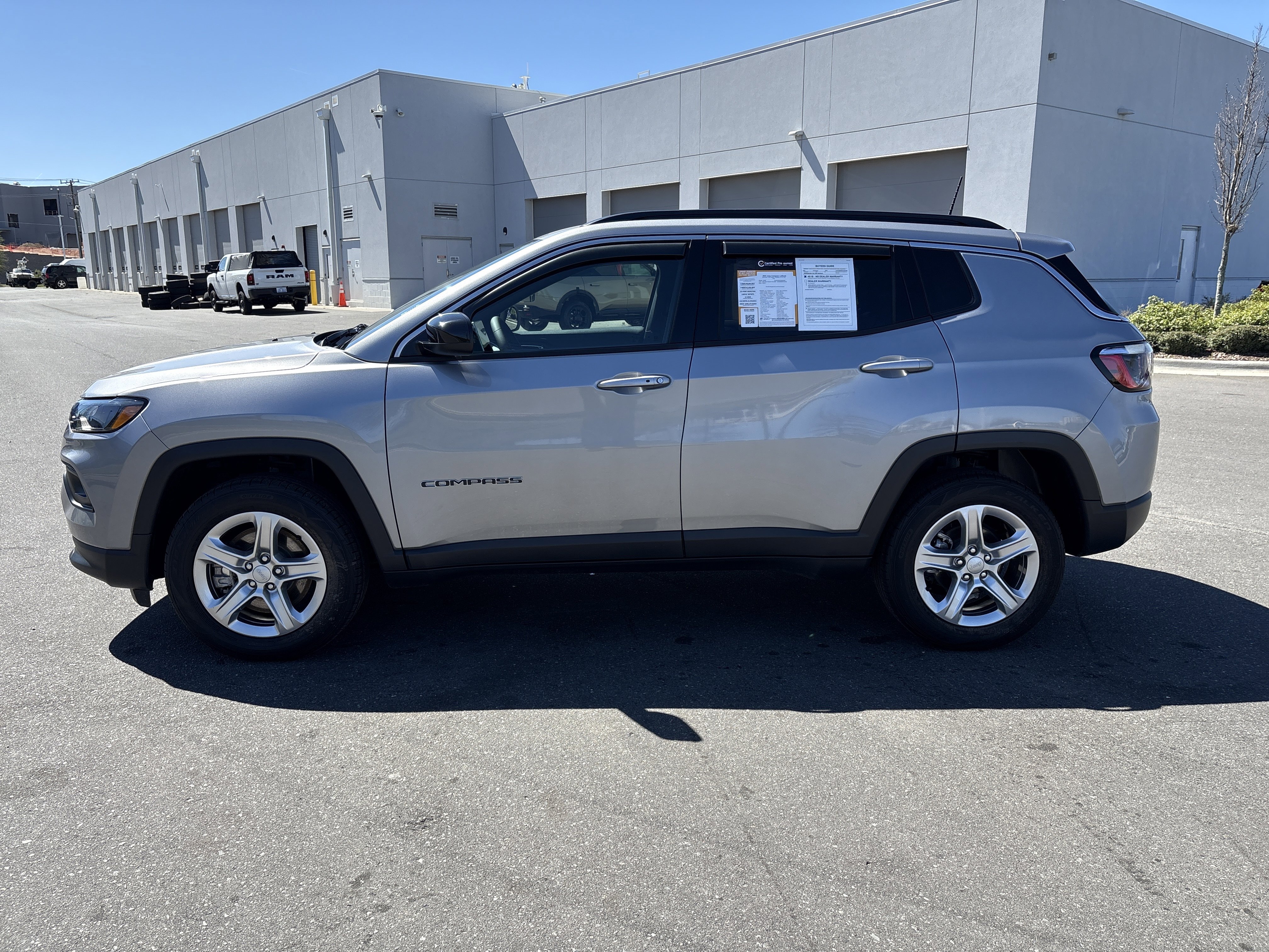 Used 2023 Jeep Compass Latitude image 6
