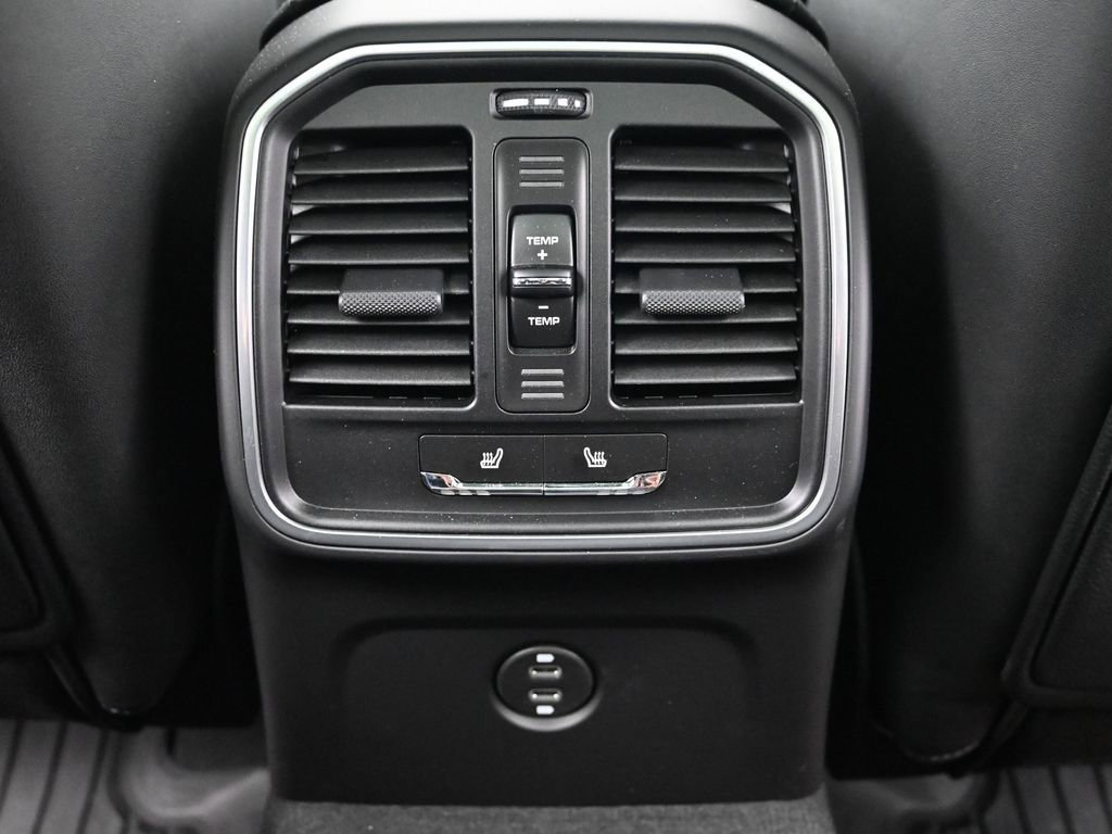 Certified 2026 Porsche Macan image 8