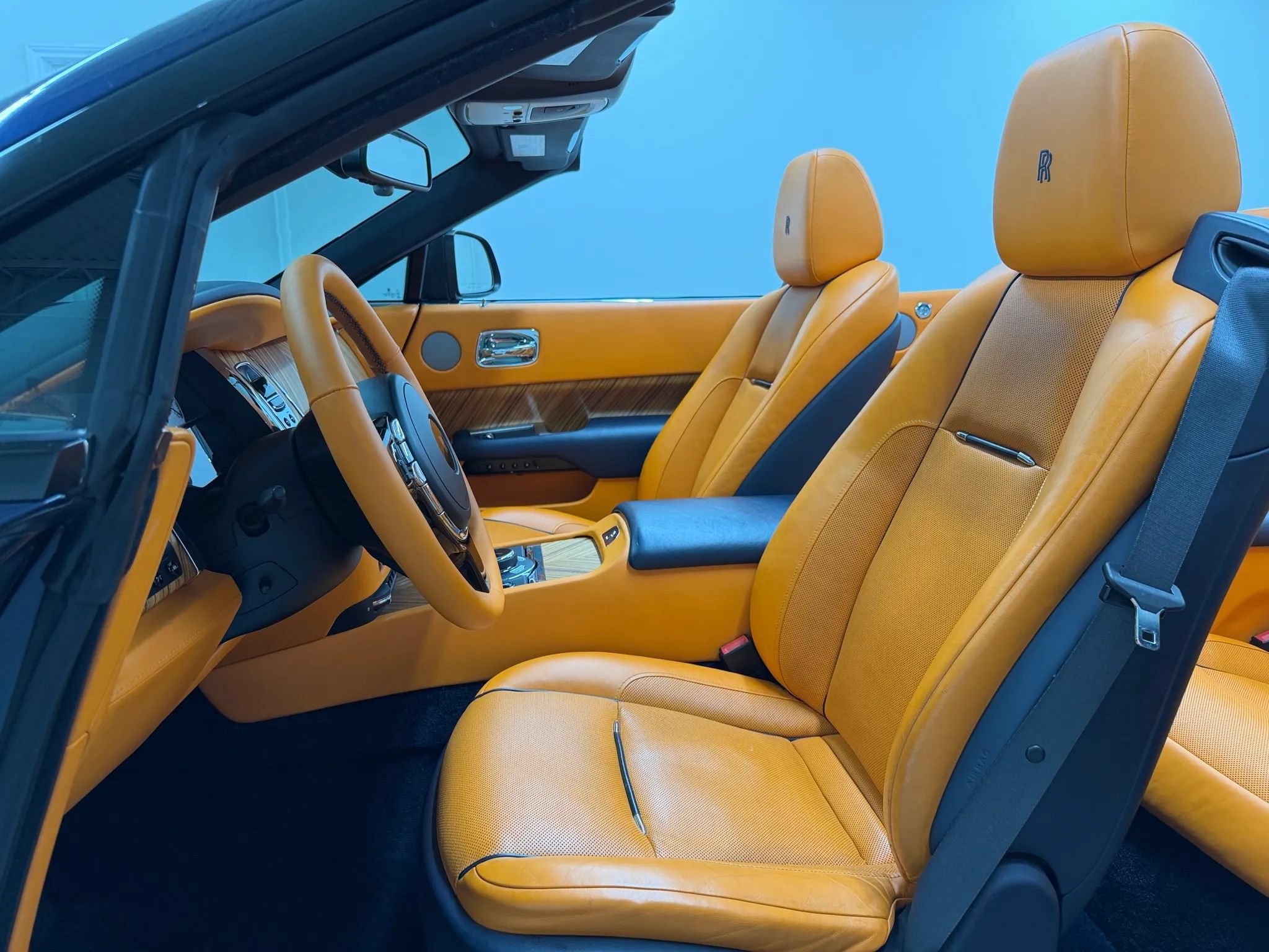 Used 2017 Rolls-Royce Dawn RWD image 61