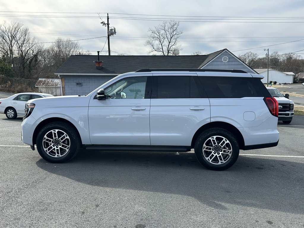Used 2025 Ford Expedition Active image 4