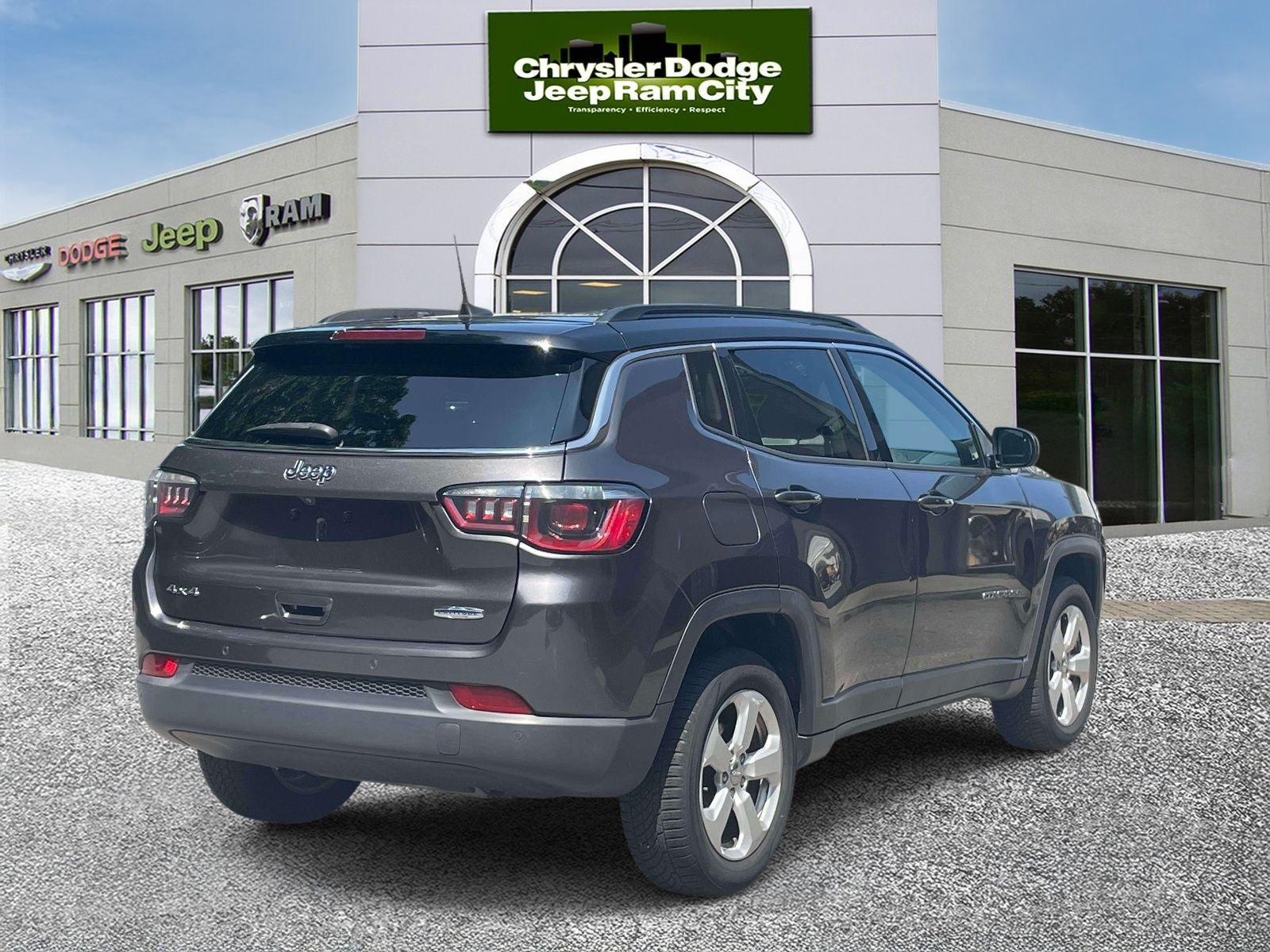 Used 2018 Jeep Compass Latitude w/ Popular Equipment Group AWD/4WD image 6
