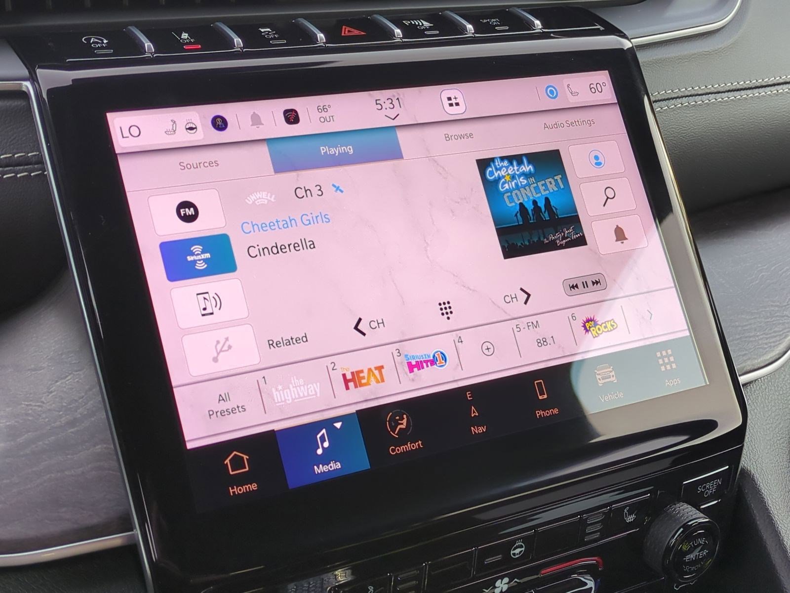 Used 2025 Jeep Grand Cherokee Limited w/ Black Appearance Package RWD image 23