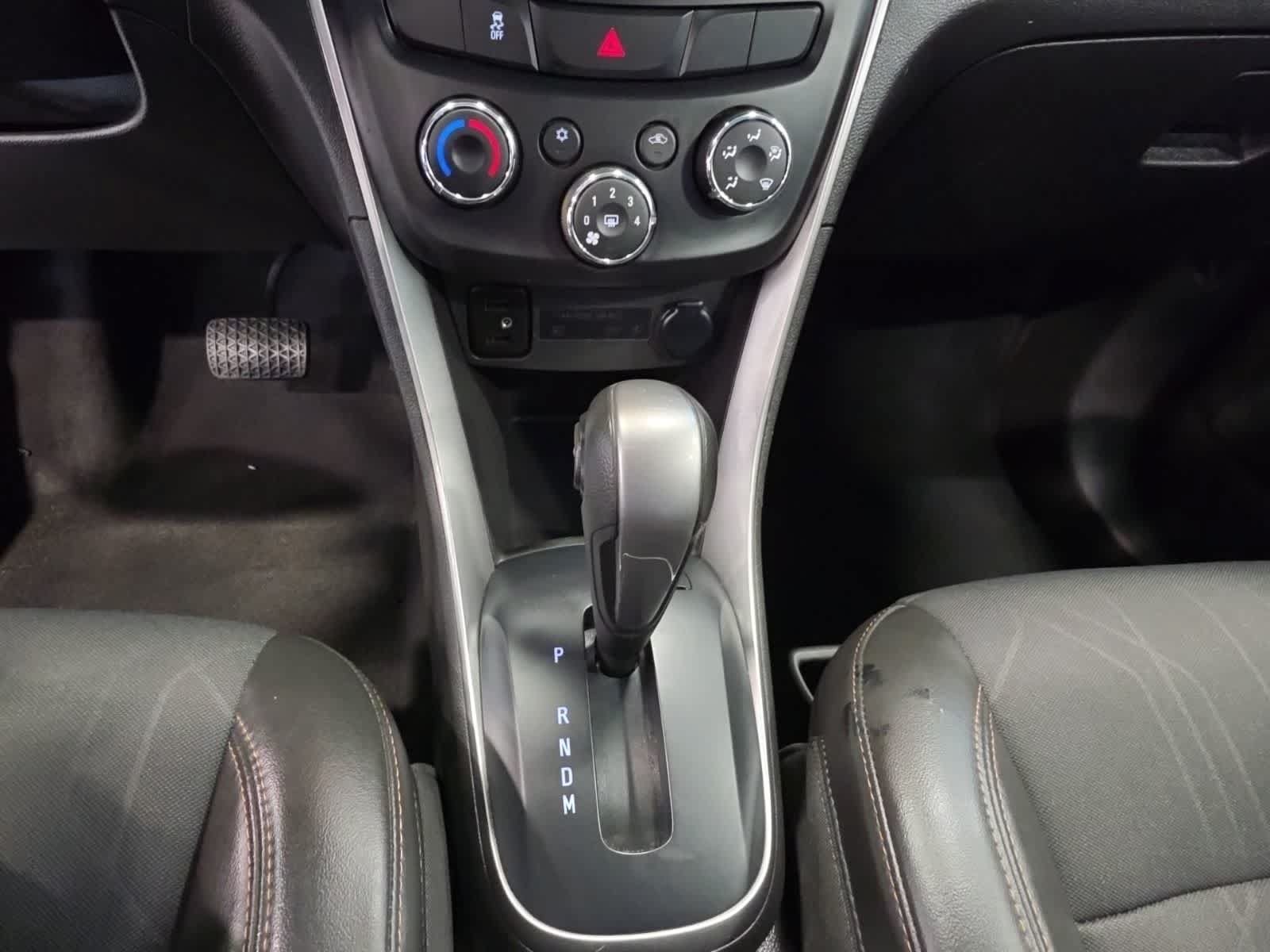 Used 2022 Chevrolet Trax LT w/ LT Convenience Package AWD/4WD image 22