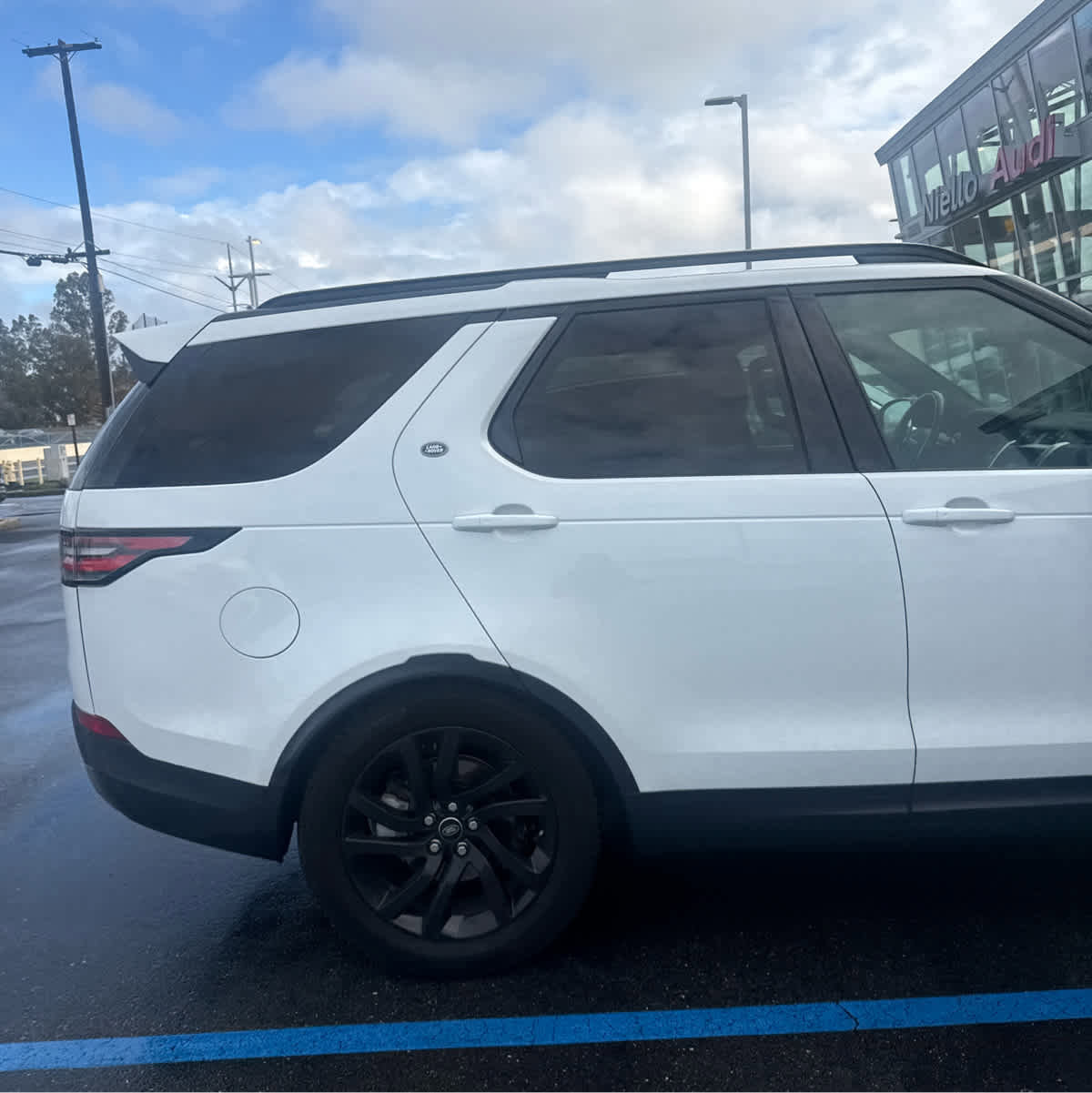 Used 2019 Land Rover Discovery HSE image 9