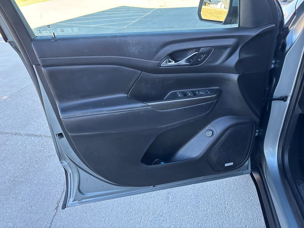 Used 2023 GMC Acadia SLT image 12