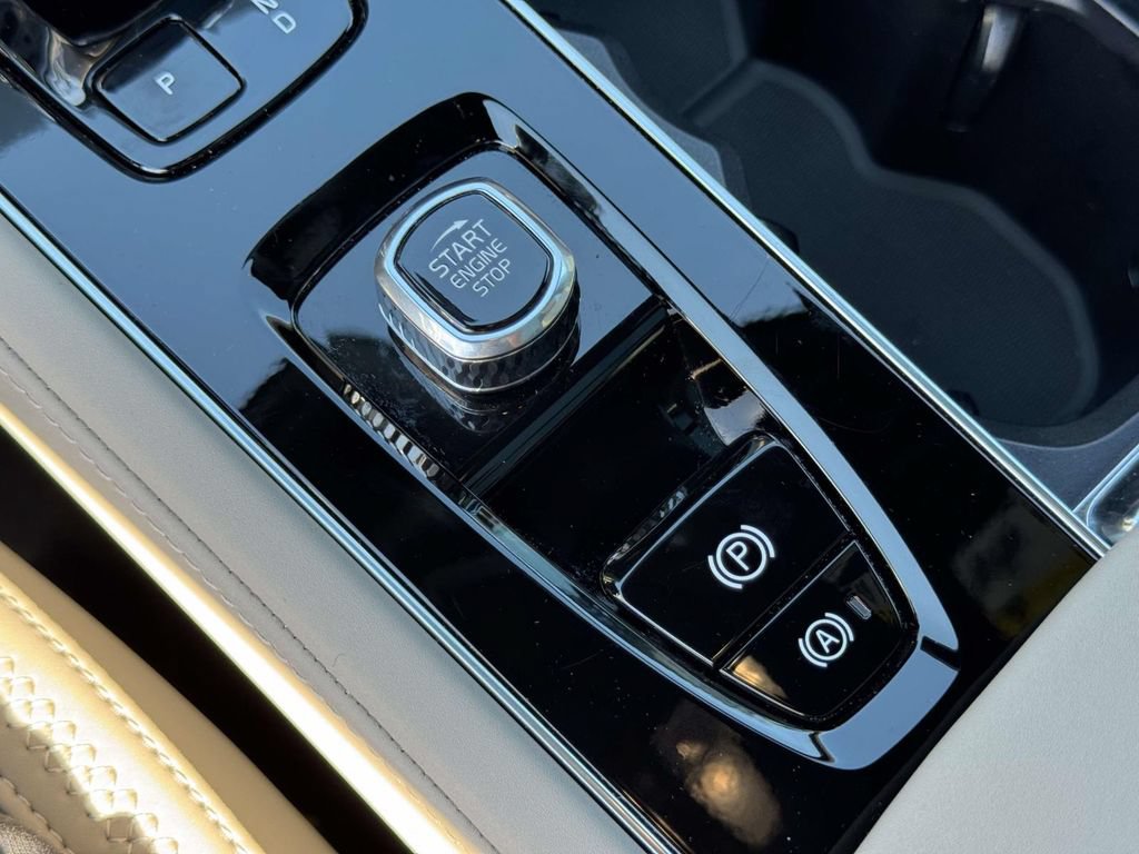Used 2026 Volvo XC90 B6 Plus w/ Protection Package Premier AWD/4WD image 29