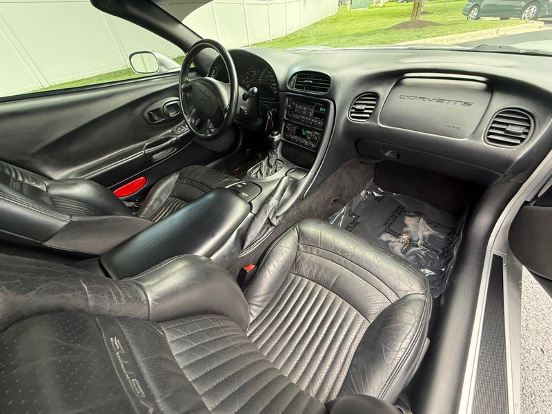 Used 2002 Chevrolet Corvette Coupe w/ Preferred Equipment Group2 RWD image 20