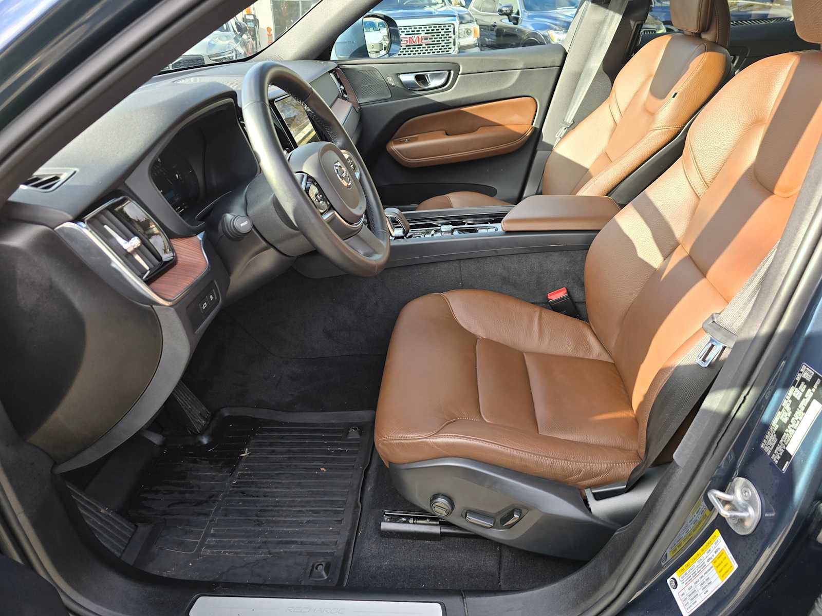 Certified 2023 Volvo XC60 T8 Plus image 22