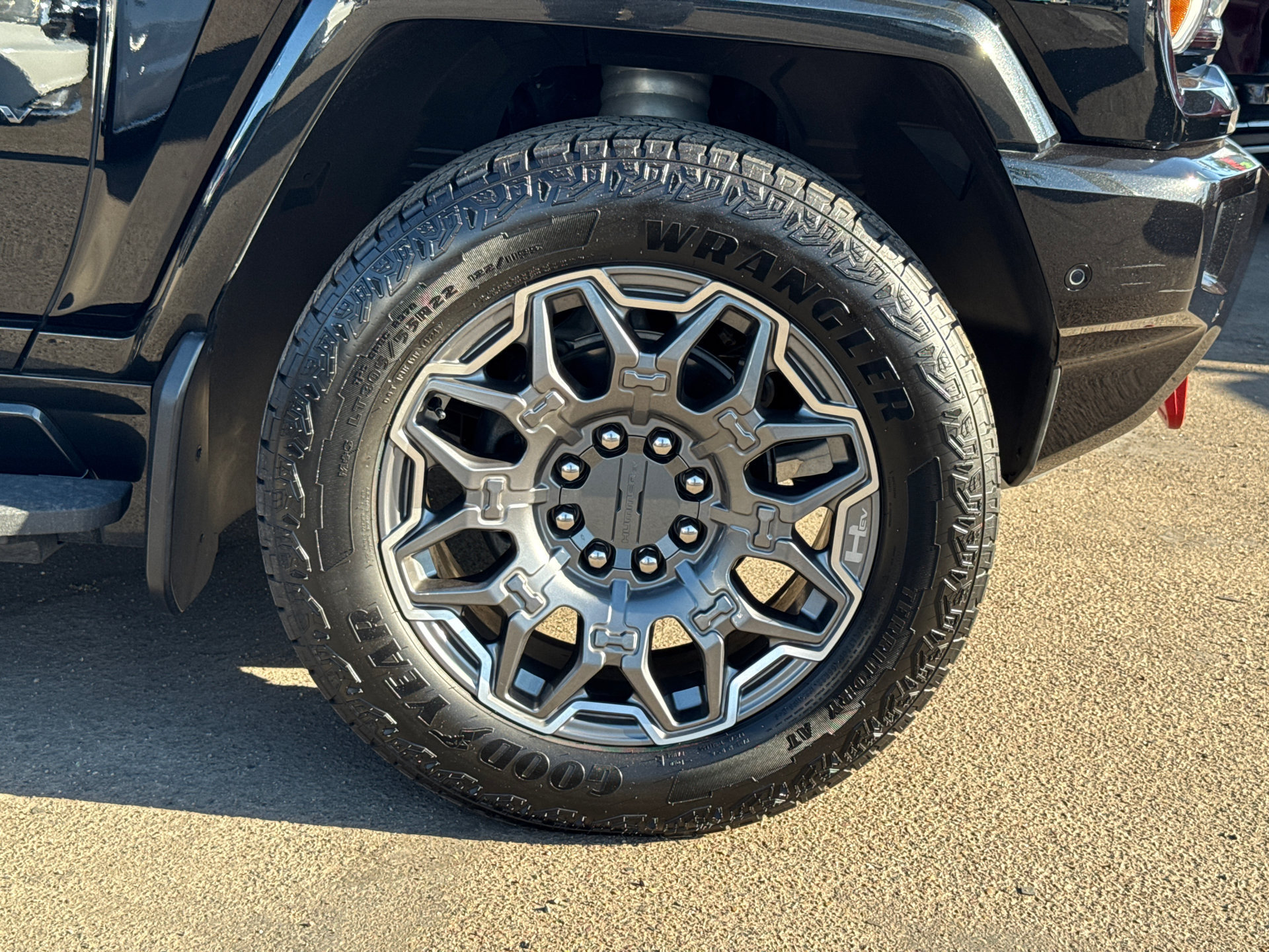 Used 2024 GMC Hummer EV 3X w/ LPO, Sport Package AWD/4WD image 5