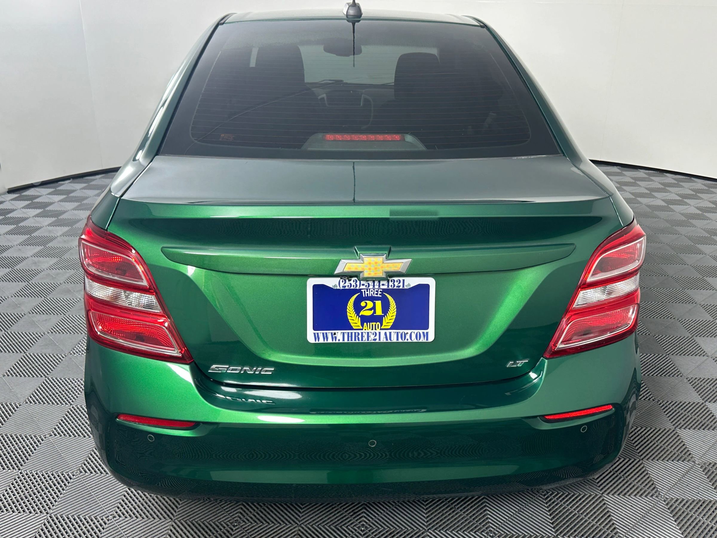 Used 2018 Chevrolet Sonic LT w/ Convenience Package image 10