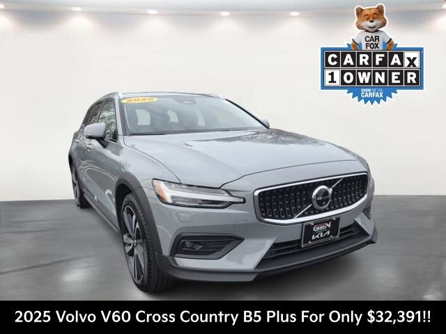 Used 2025 Volvo V60 B5 Cross Country Plus image 1