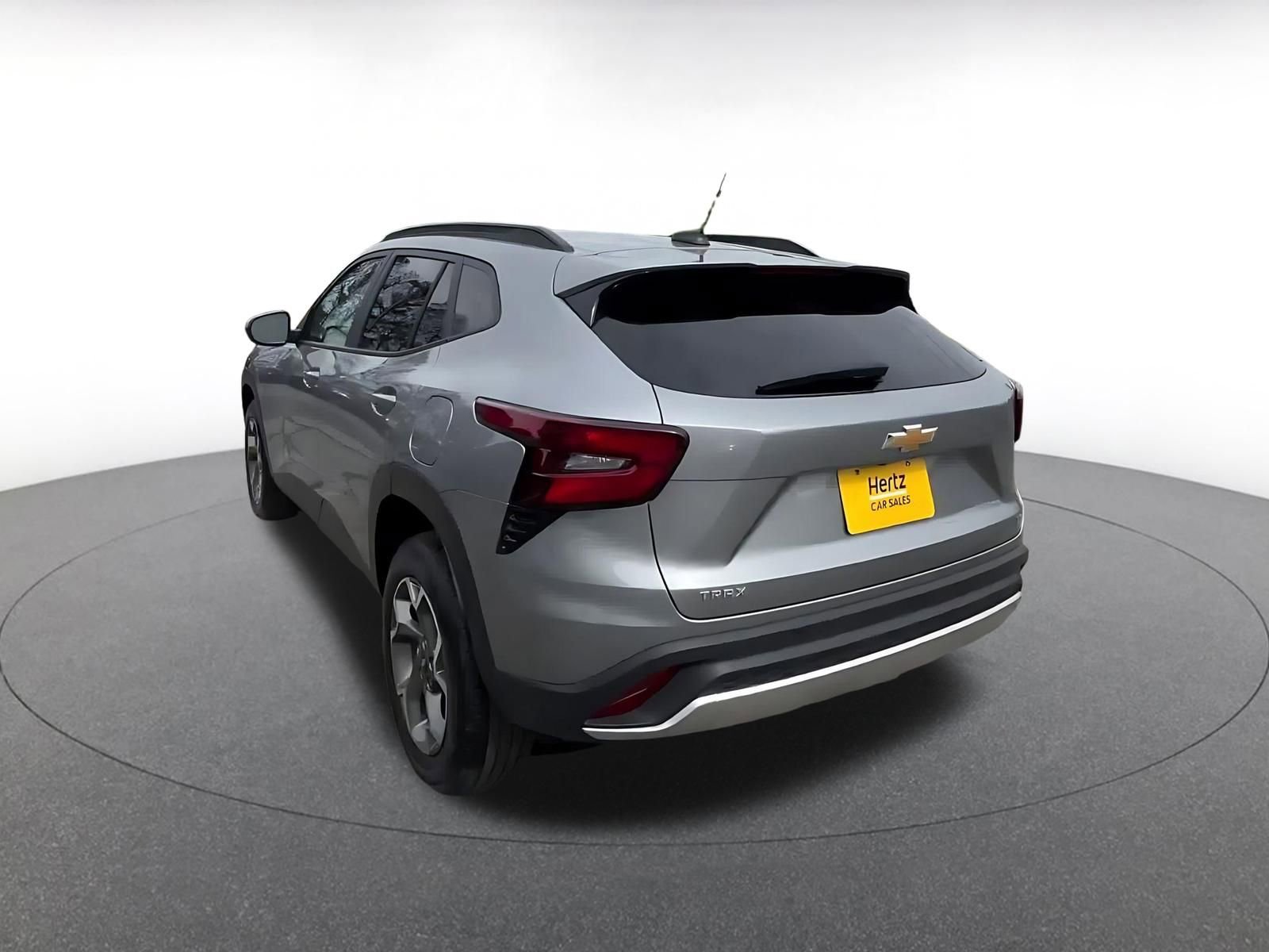 Used 2025 Chevrolet Trax LT w/ LT Convenience Package FWD image 11