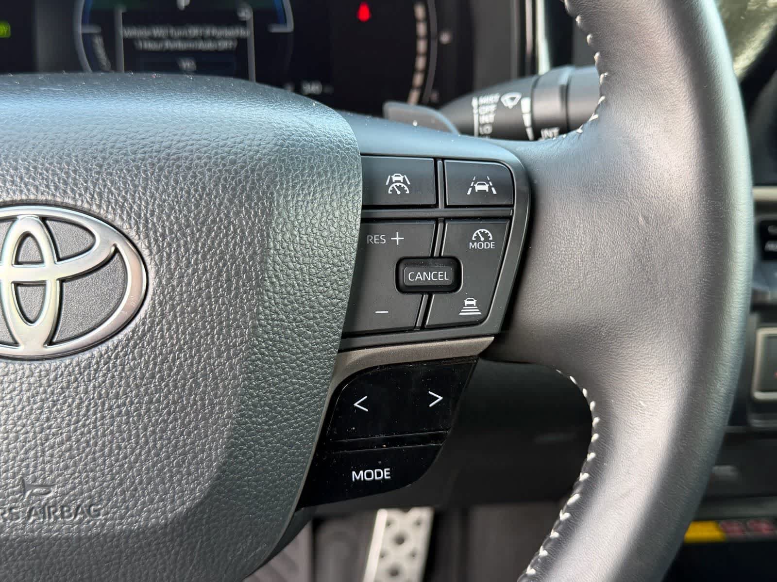 Used 2025 Toyota Camry SE FWD image 11