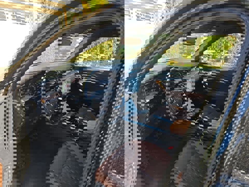 Used 2023 Audi e-tron Premium Plus w/ Premium Plus Package AWD/4WD image 9