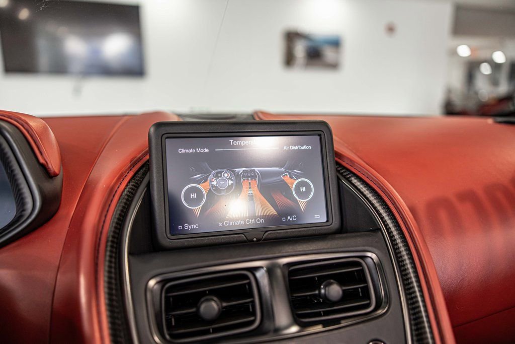 Used 2022 Aston Martin DB11 Volante image 28