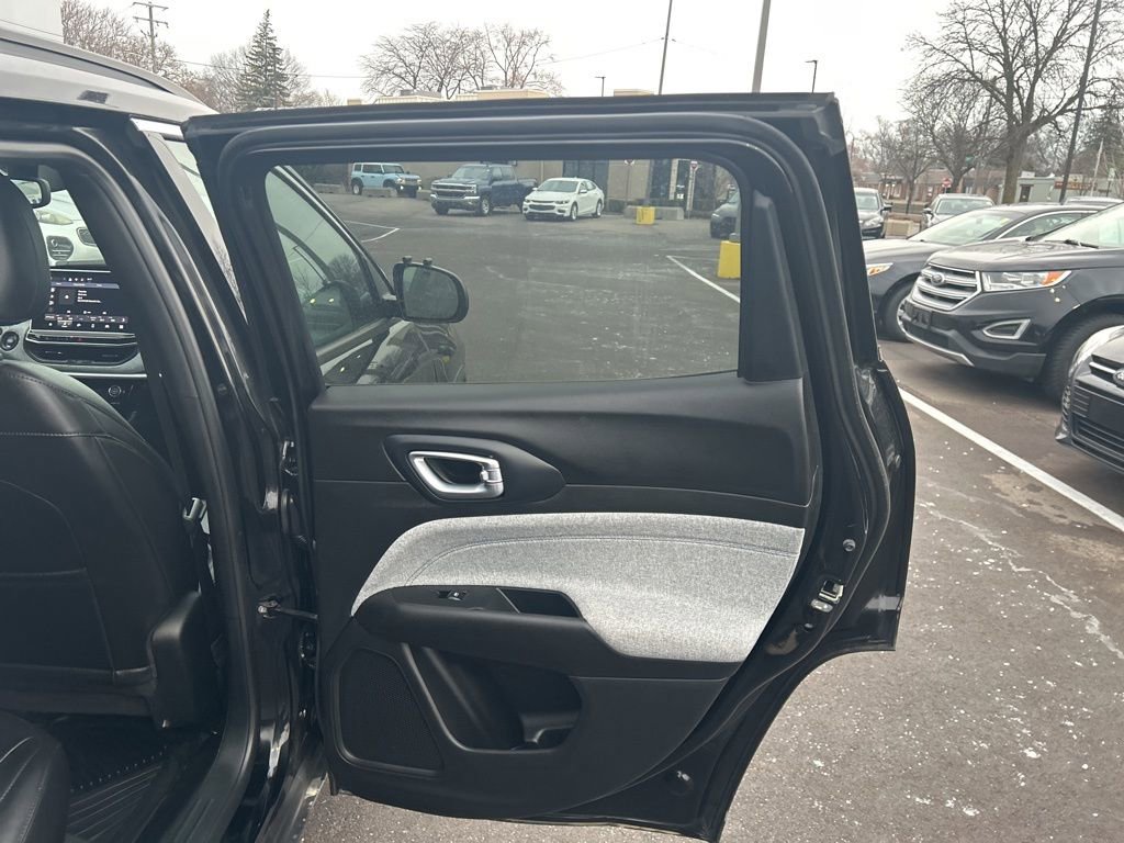Used 2024 Jeep Compass Latitude image 19