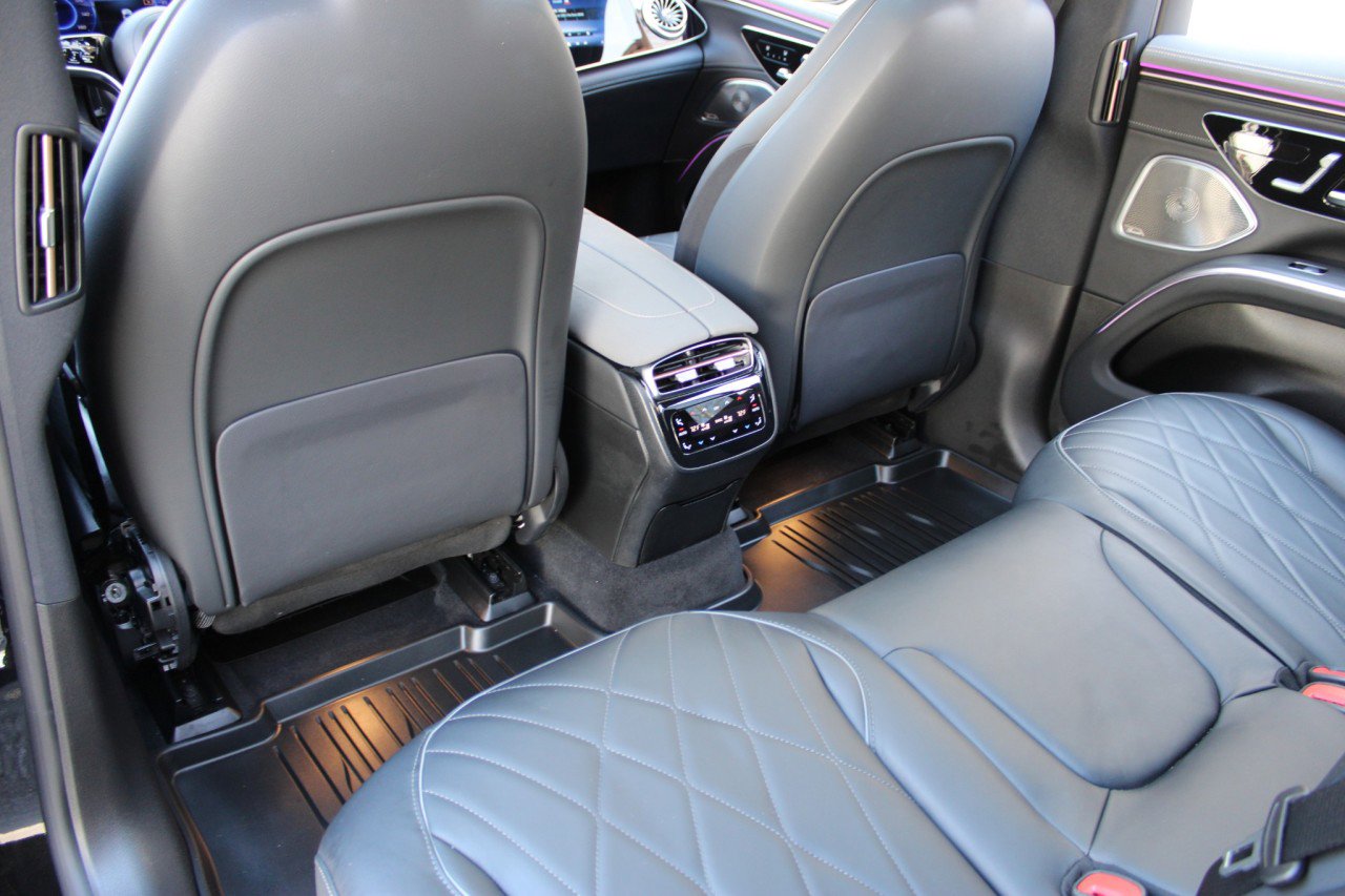 Used 2023 Mercedes-Benz EQS 580 4MATIC SUV image 11