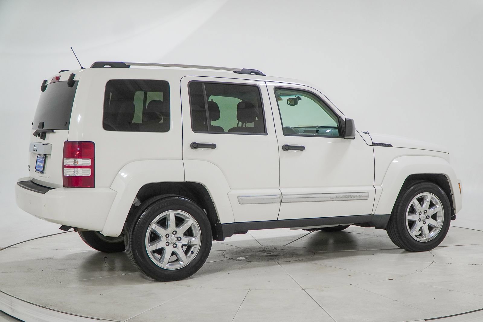 Used 2010 Jeep Liberty Limited w/ Tire & Wheel Group AWD/4WD image 11