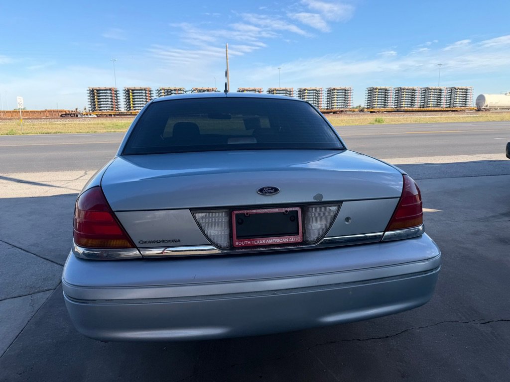 Used 2003 Ford Crown Victoria Police Interceptor image 20