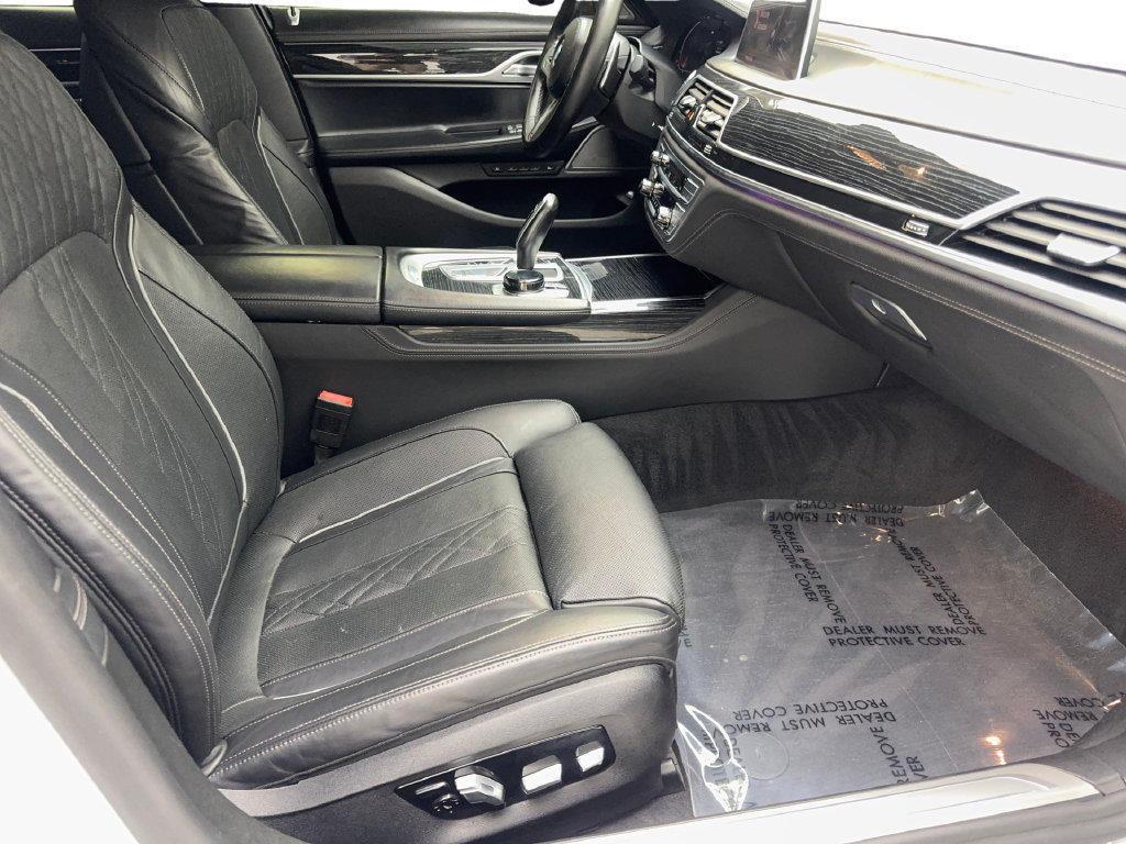 Used 2022 BMW 750i xDrive w/ Executive Package AWD/4WD image 47