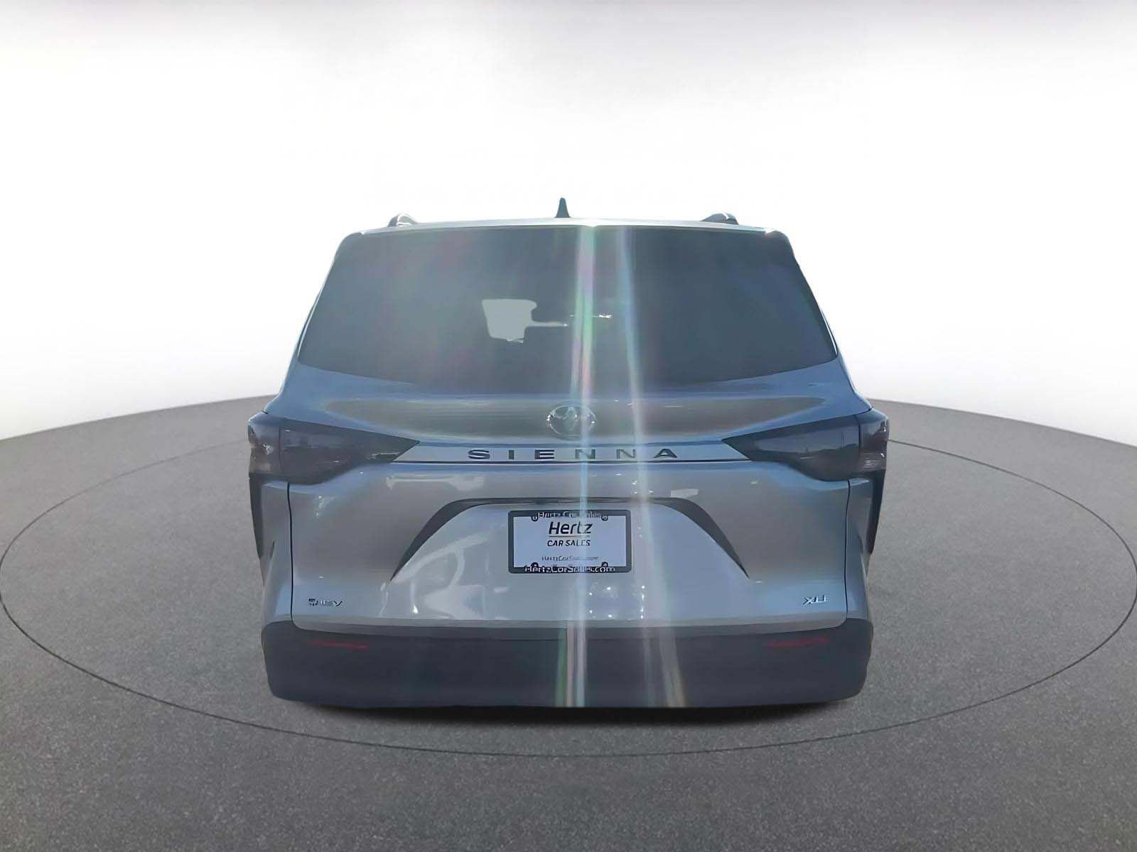 Used 2025 Toyota Sienna XLE FWD image 12