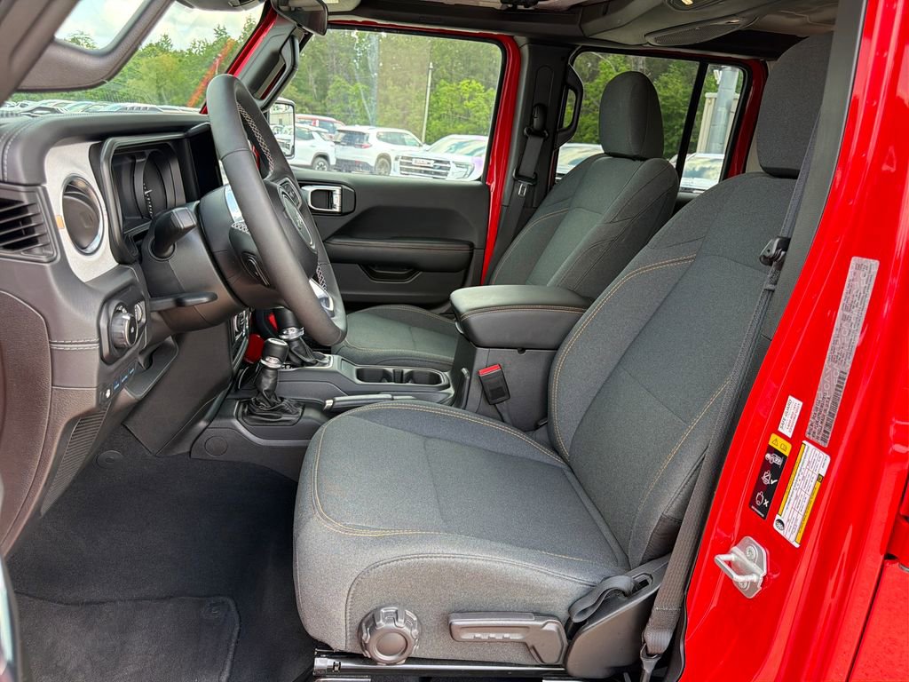 Used 2025 Jeep Wrangler Unlimited Sahara w/ Safety Group AWD/4WD image 12