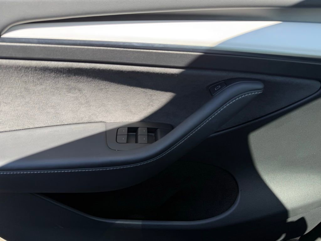 Used 2024 Tesla Model Y Long Range AWD/4WD image 20