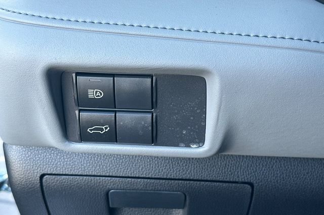 Certified 2021 Toyota Highlander XLE image 42