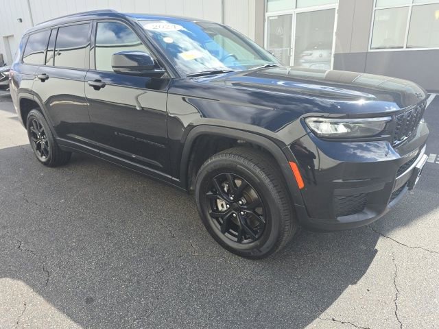 Used 2024 Jeep Grand Cherokee L Laredo image 1