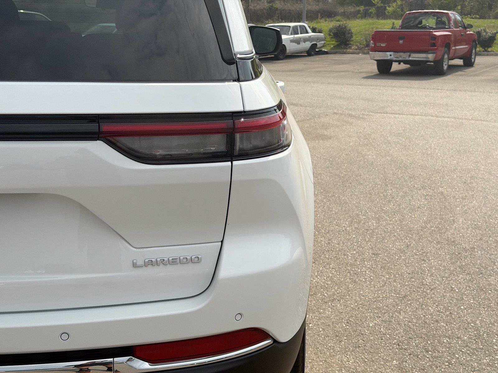 New 2026 Jeep Grand Cherokee Laredo X AWD/4WD image 11