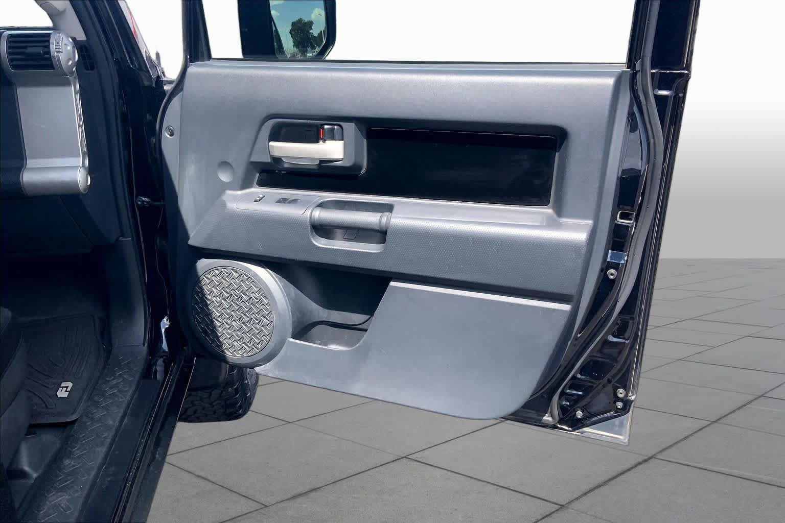 Used 2012 Toyota FJ Cruiser 2WD w/ Upgrade Pkg image 21