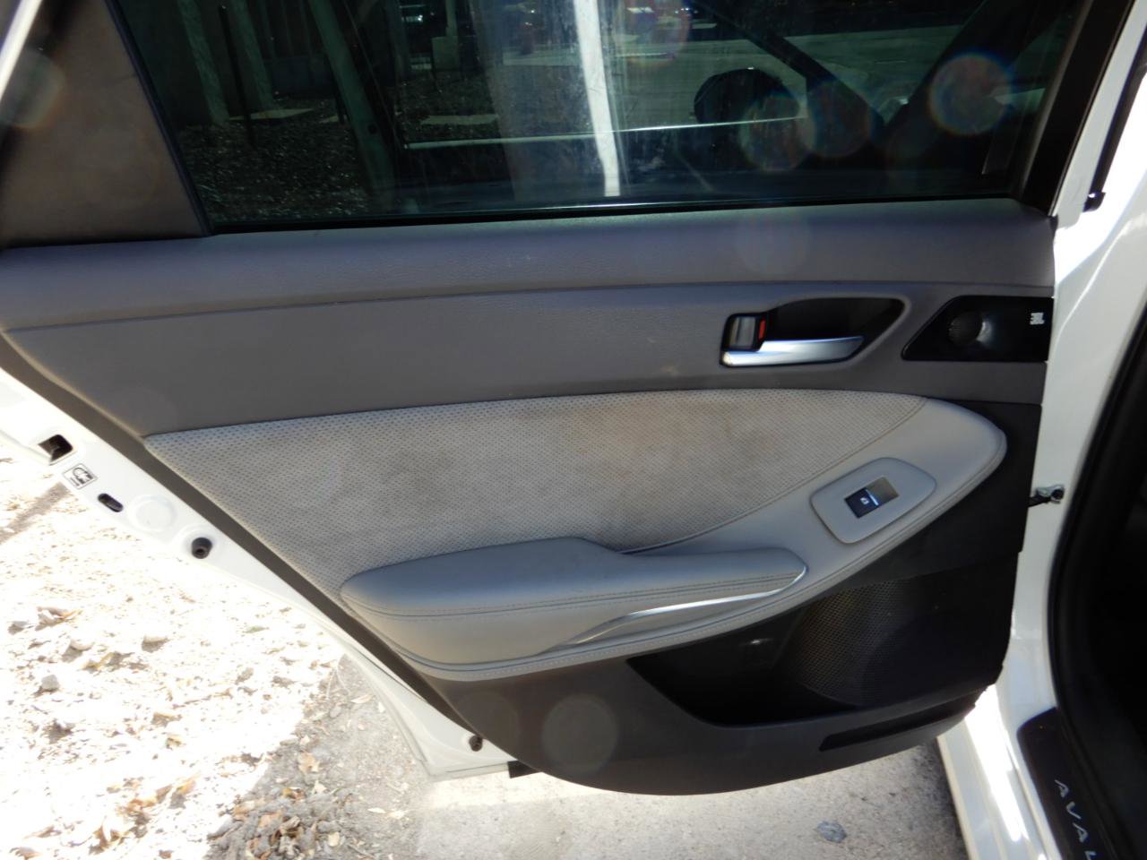 Used 2019 Toyota Avalon XSE w/ Carpet Mat Package image 19