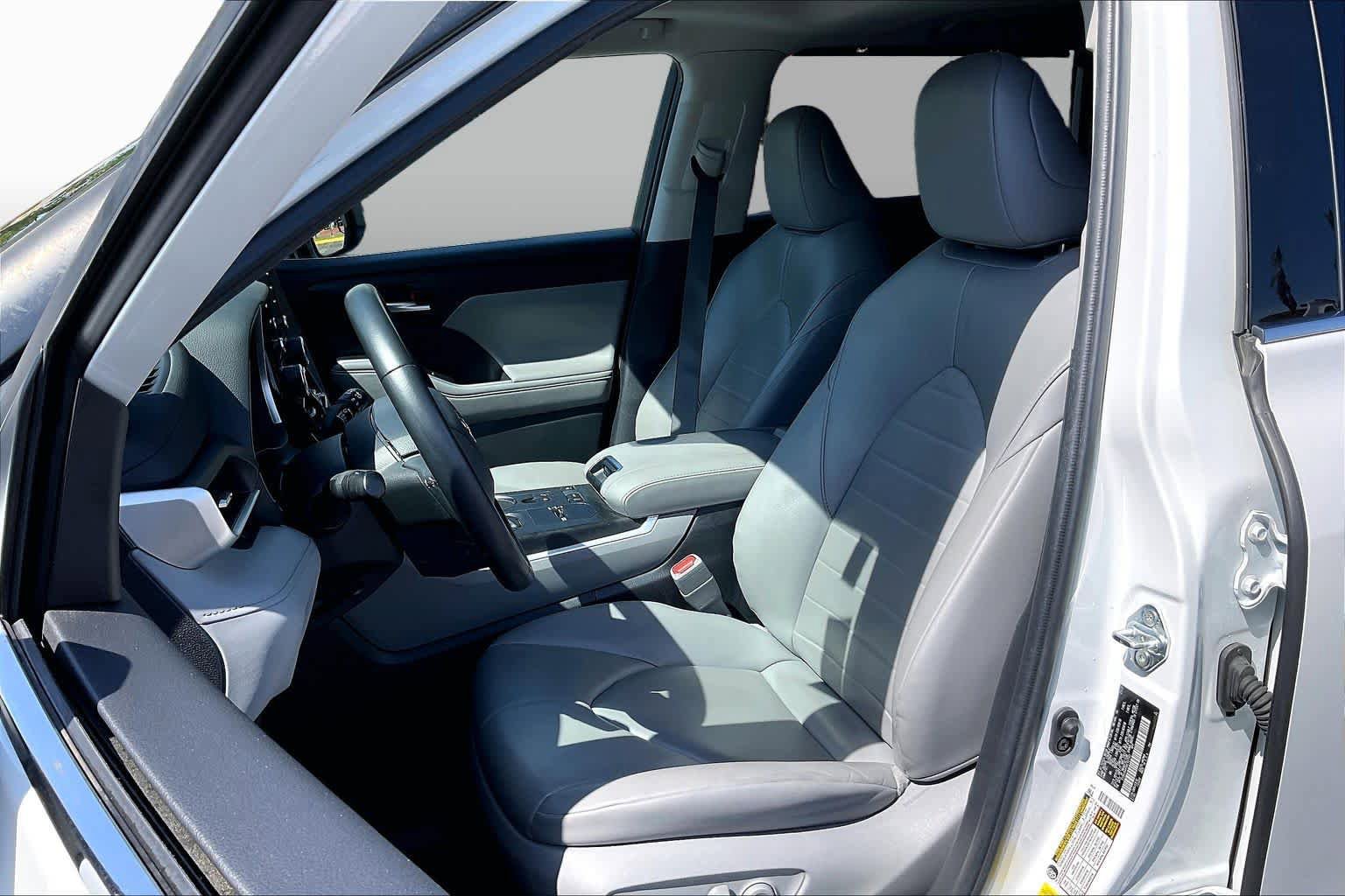 Used 2022 Toyota Highlander XLE FWD image 7