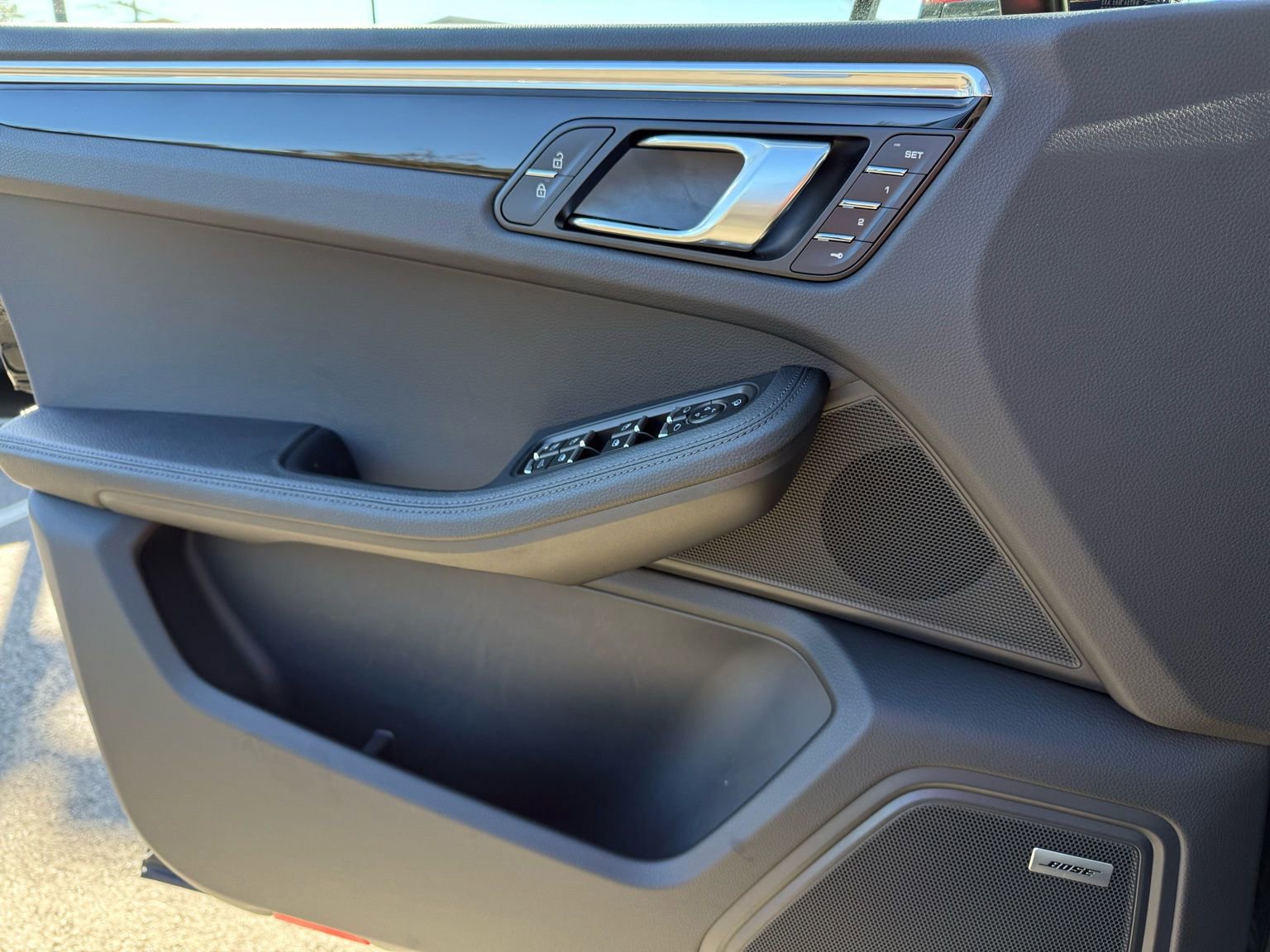 Used 2025 Porsche Macan image 27