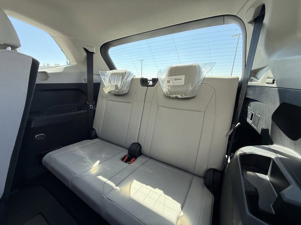 Certified 2023 Volkswagen Tiguan SE image 7