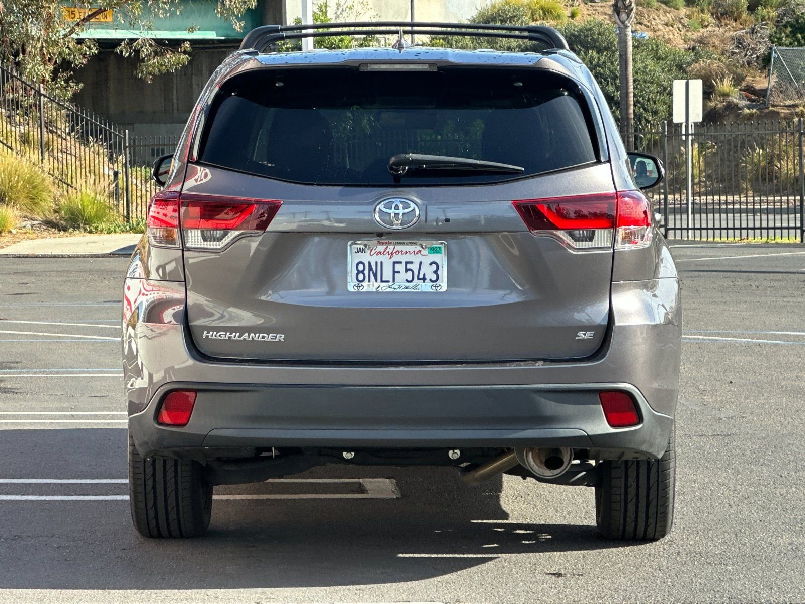 Used 2019 Toyota Highlander SE FWD image 4