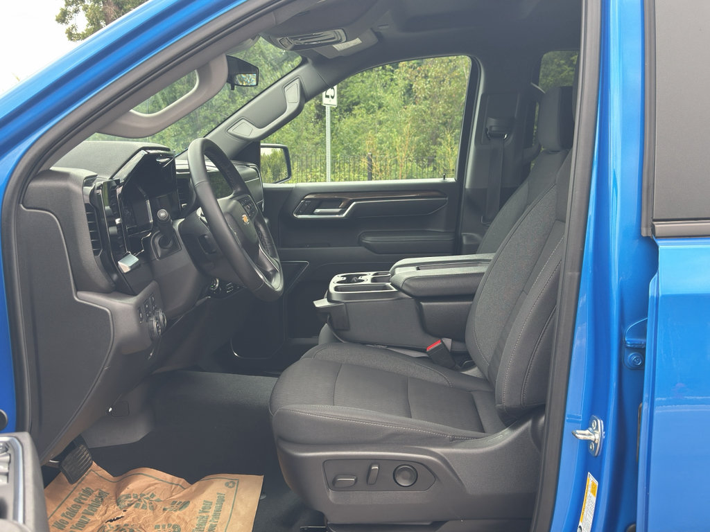 Used 2025 Chevrolet Silverado 1500 LT AWD/4WD image 13