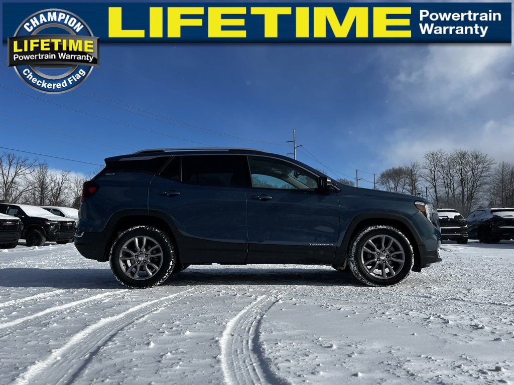 Used 2024 GMC Terrain SLT image 4