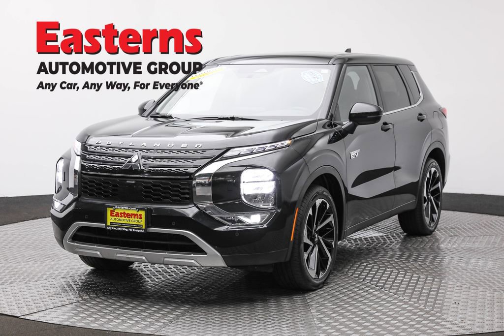 Used 2023 Mitsubishi Outlander SE image 1