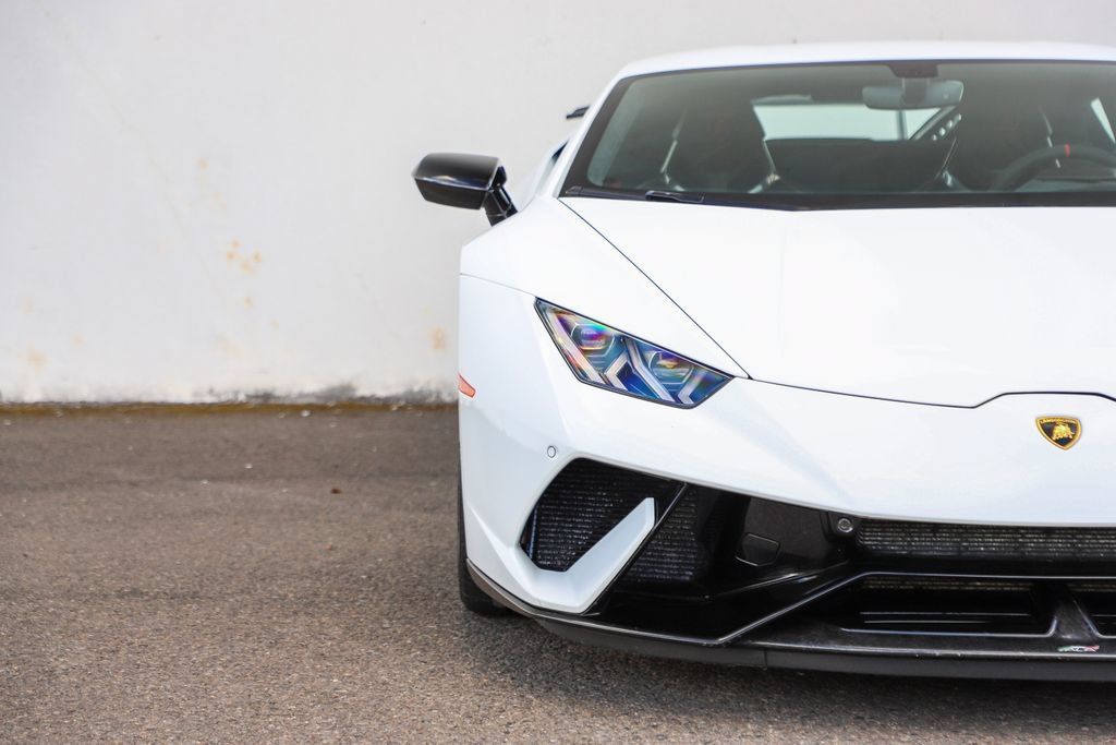 Used 2018 Lamborghini Huracan Performante AWD/4WD image 38