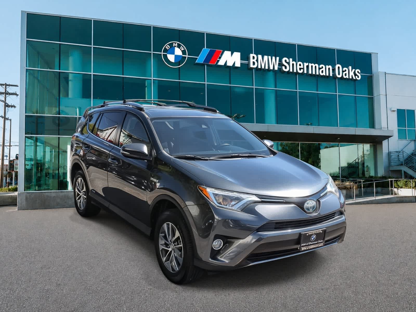 Used 2017 Toyota RAV4 XLE w/ Carpet Mat Package AWD/4WD image 6