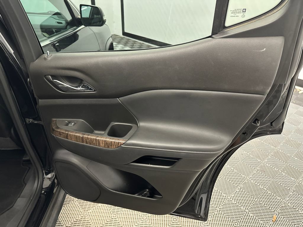 Used 2021 GMC Acadia Denali w/ Denali Technology Package FWD image 18