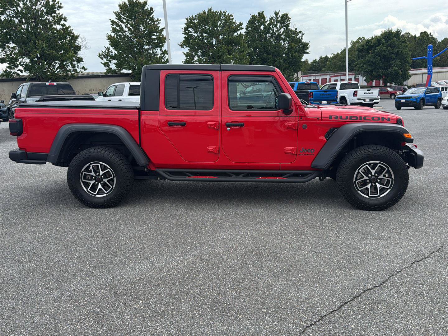 Used 2024 Jeep Gladiator Rubicon w/ Convenience Group AWD/4WD image 5