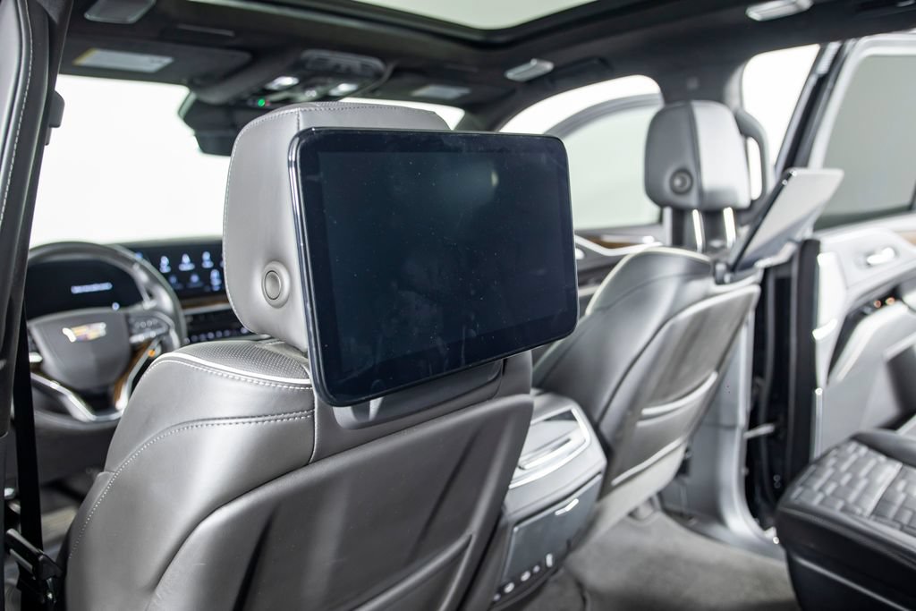 Used 2022 Cadillac Escalade Sport Platinum w/ Heavy-Duty Trailer Package AWD/4WD image 7