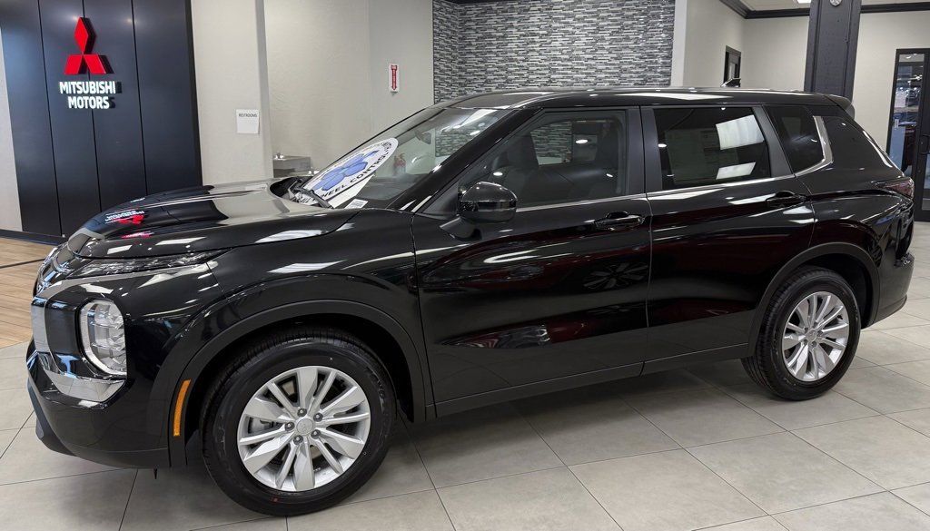 New 2026 Mitsubishi Outlander ES image 4