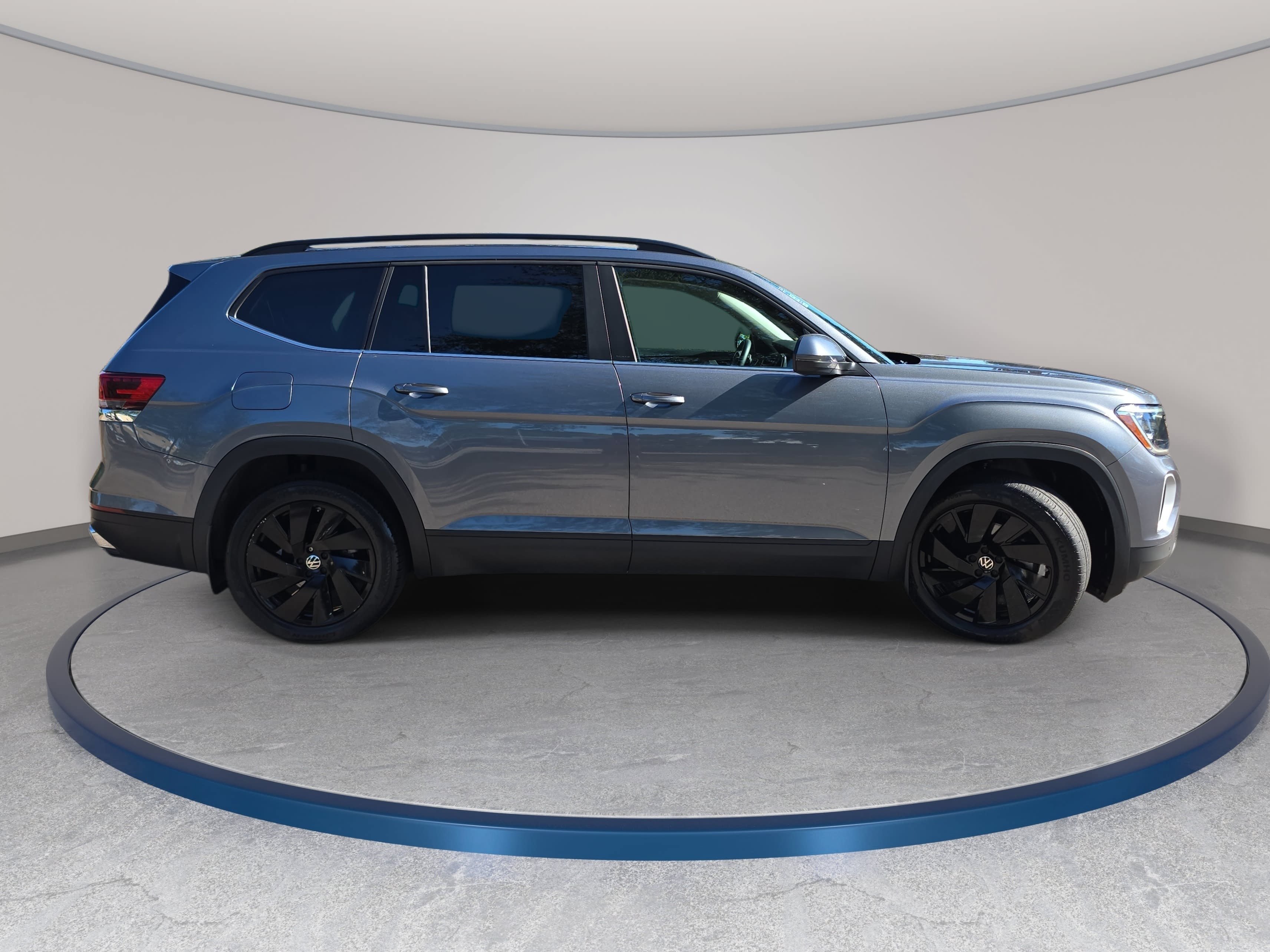 Used 2024 Volkswagen Atlas SE AWD/4WD image 4