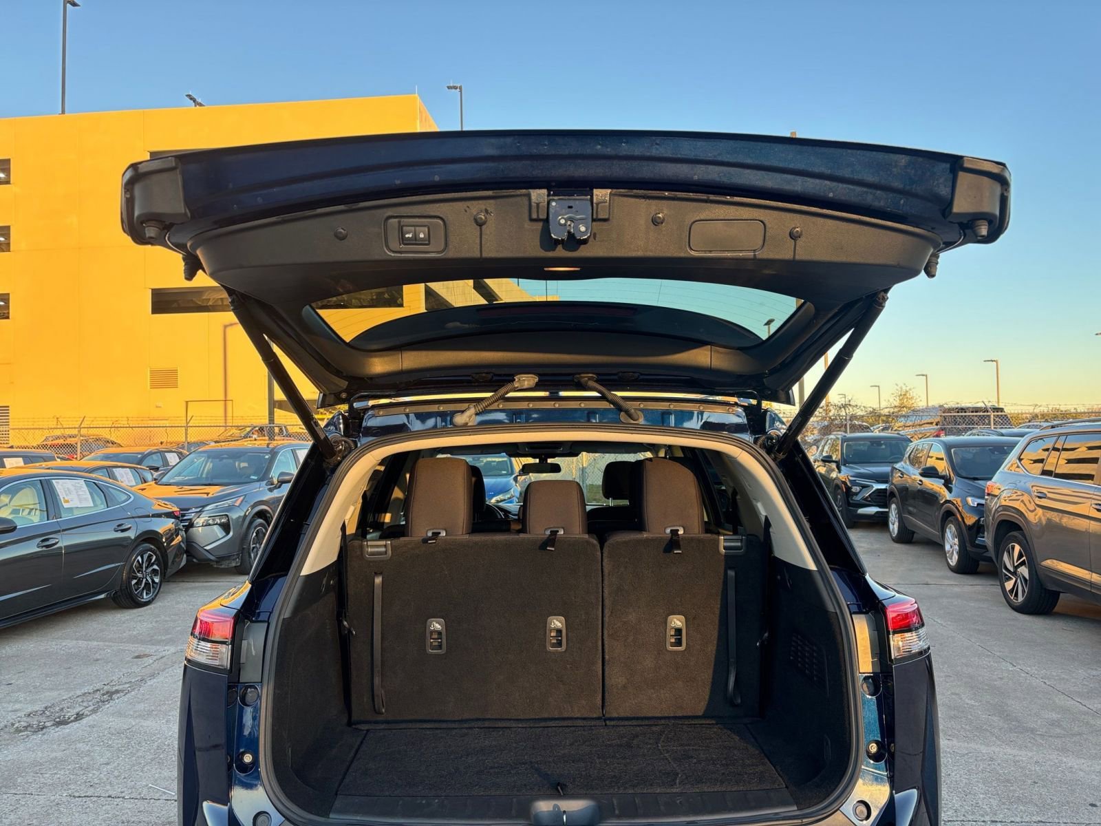 Used 2025 Nissan Pathfinder SV image 29