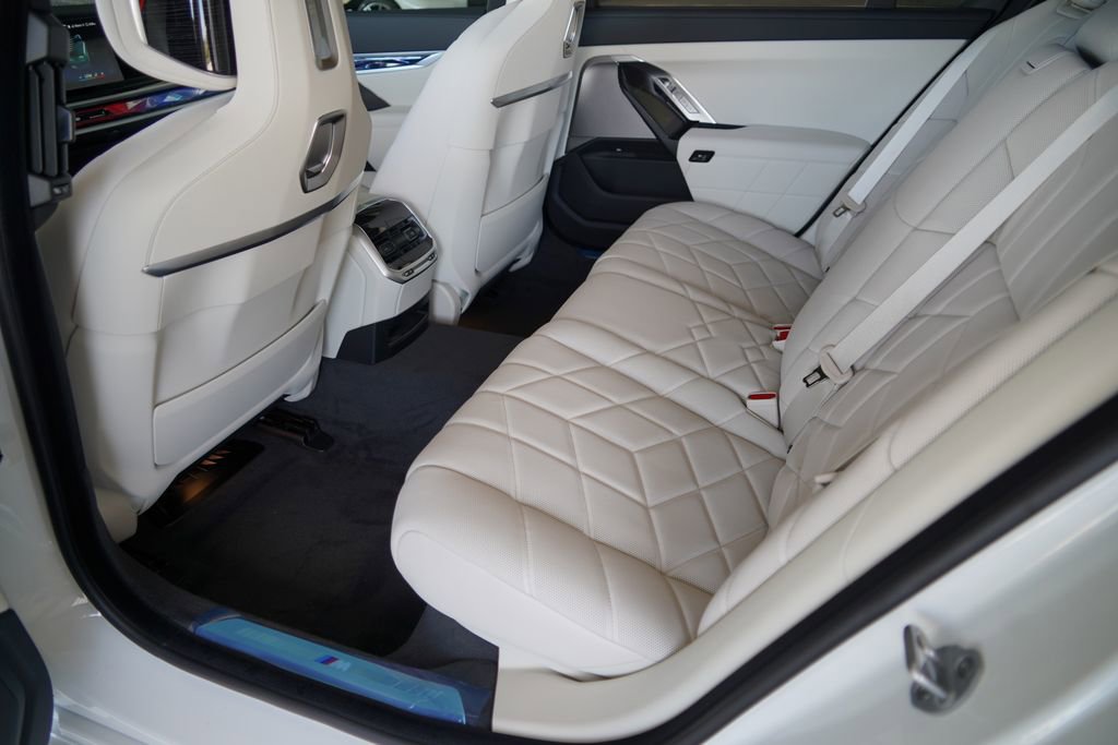 New 2026 BMW 740i w/ Luxury Rear Seating Package RWD image 19