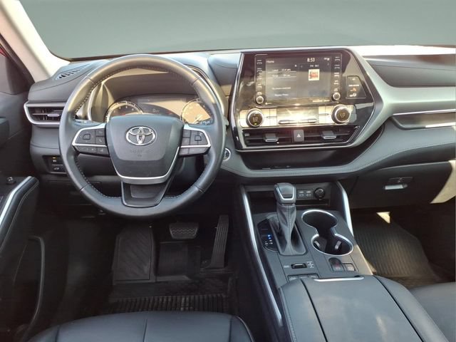 Used 2022 Toyota Highlander XLE AWD/4WD image 22